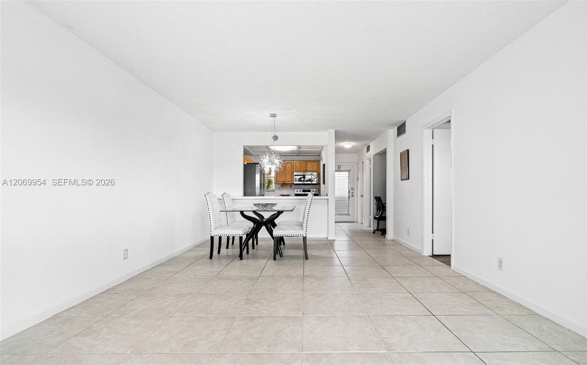 For Sale: $119,000 (1 beds, 1 baths, 800 Square Feet)