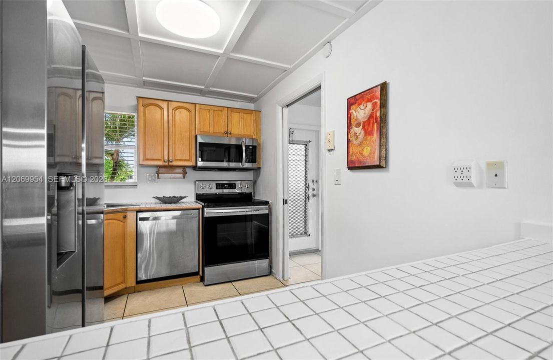 For Sale: $119,000 (1 beds, 1 baths, 800 Square Feet)