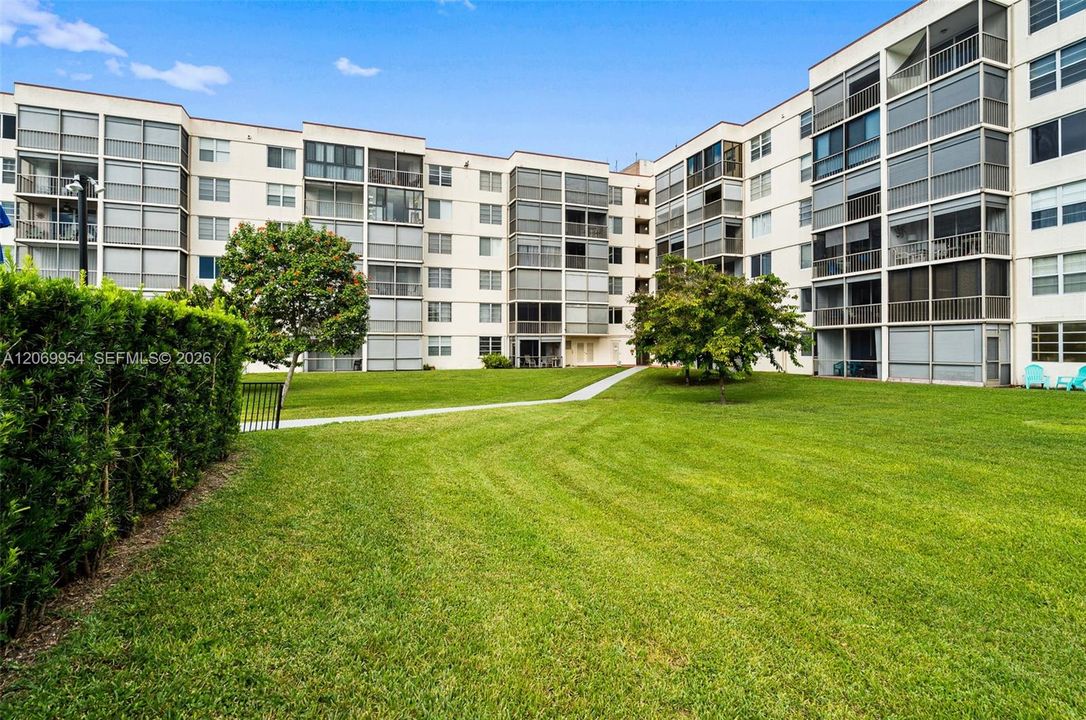 For Sale: $119,000 (1 beds, 1 baths, 800 Square Feet)