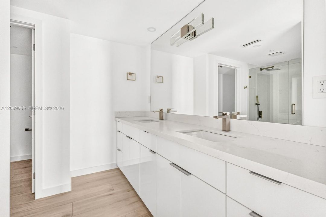 В аренду: $8,500 (2 спален, 2 ванн, 1611 Квадратных фут)
