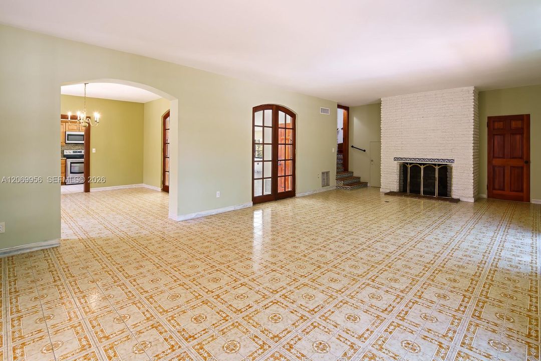 For Sale: $4,300,000 (5 beds, 4 baths, 3672 Square Feet)