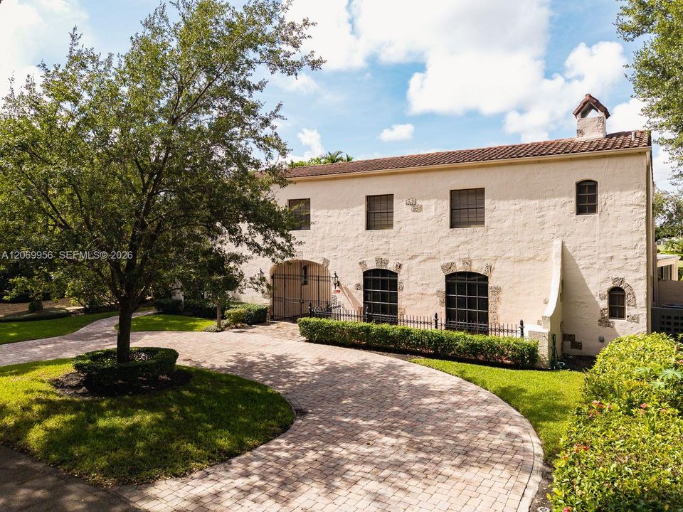 For Sale: $4,300,000 (5 beds, 4 baths, 3672 Square Feet)