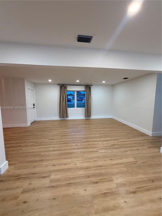 For Sale: $750,000 (3 beds, 2 baths, 1444 Square Feet)