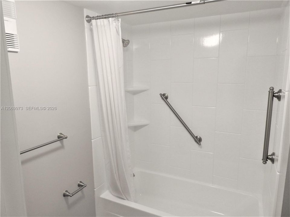 В аренду: $2,500 (2 спален, 2 ванн, 1235 Квадратных фут)