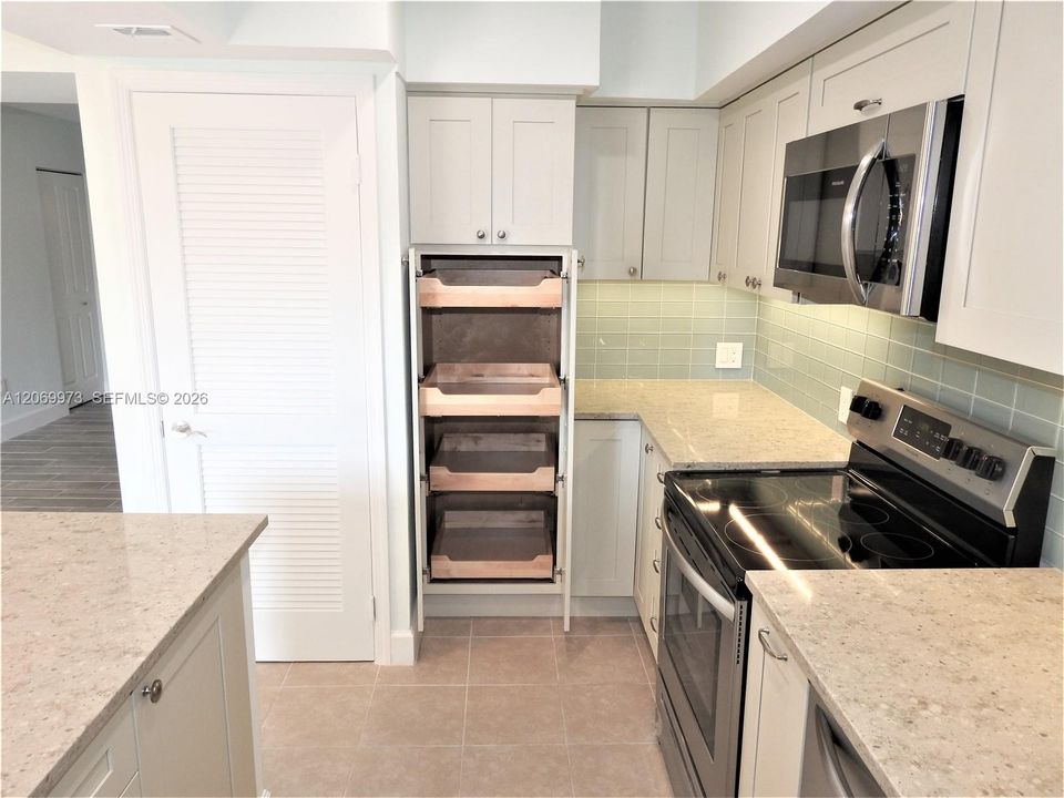 В аренду: $2,500 (2 спален, 2 ванн, 1235 Квадратных фут)