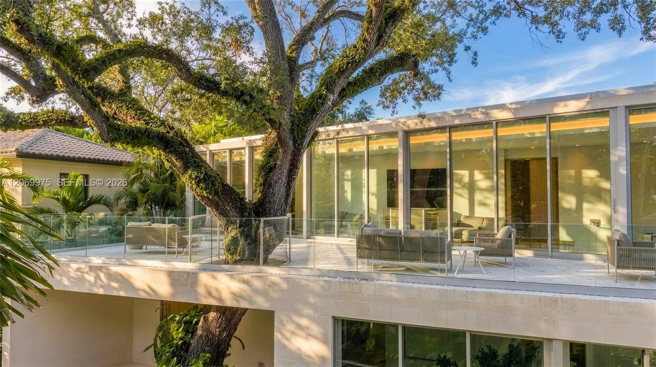 For Sale: $9,995,000 (8 beds, 8 baths, 6194 Square Feet)