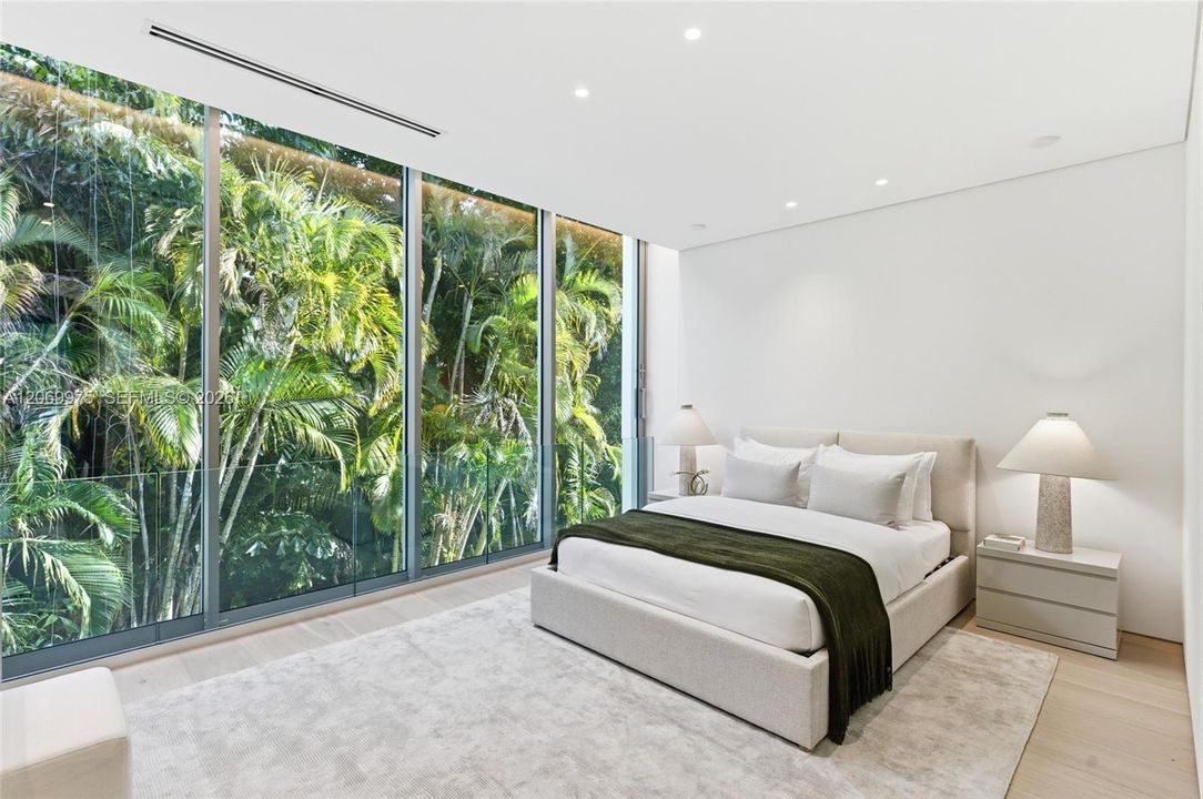For Sale: $9,995,000 (8 beds, 8 baths, 6194 Square Feet)