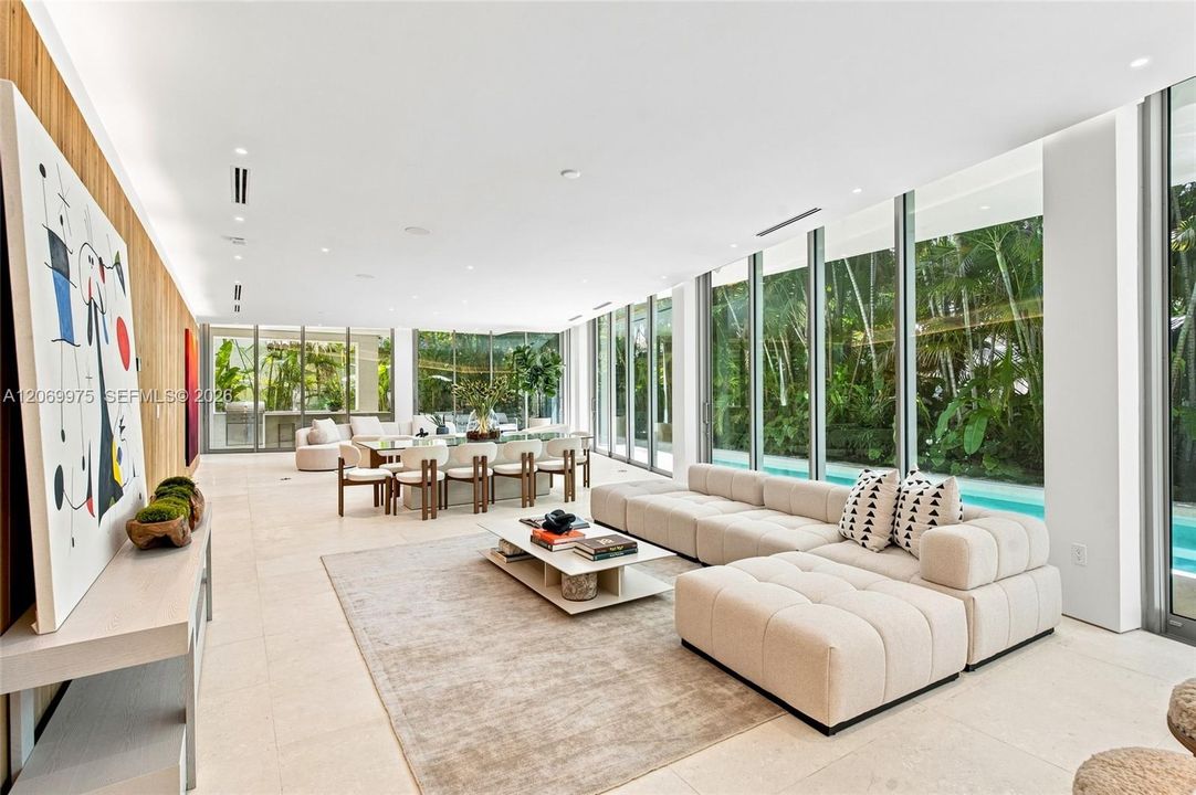 For Sale: $9,995,000 (8 beds, 8 baths, 6194 Square Feet)