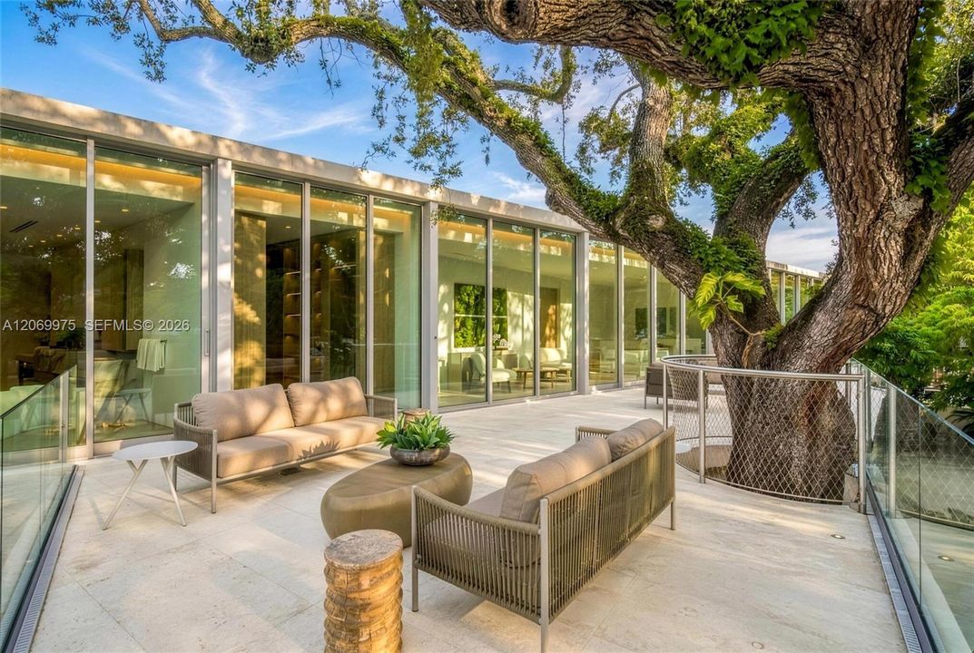 For Sale: $9,995,000 (8 beds, 8 baths, 6194 Square Feet)