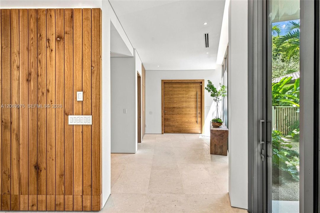 For Sale: $9,995,000 (8 beds, 8 baths, 6194 Square Feet)