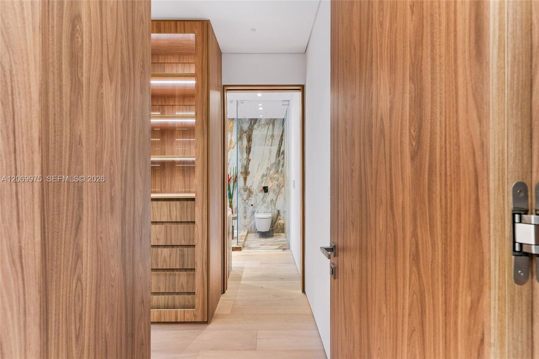 For Sale: $9,995,000 (8 beds, 8 baths, 6194 Square Feet)