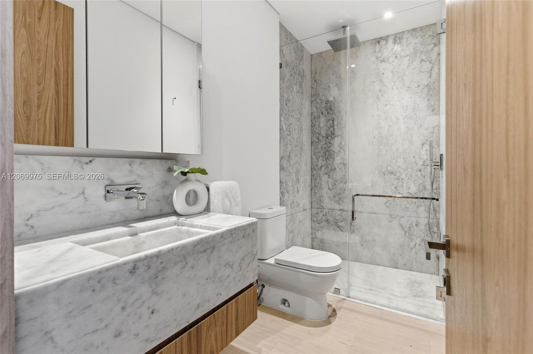 For Sale: $9,995,000 (8 beds, 8 baths, 6194 Square Feet)