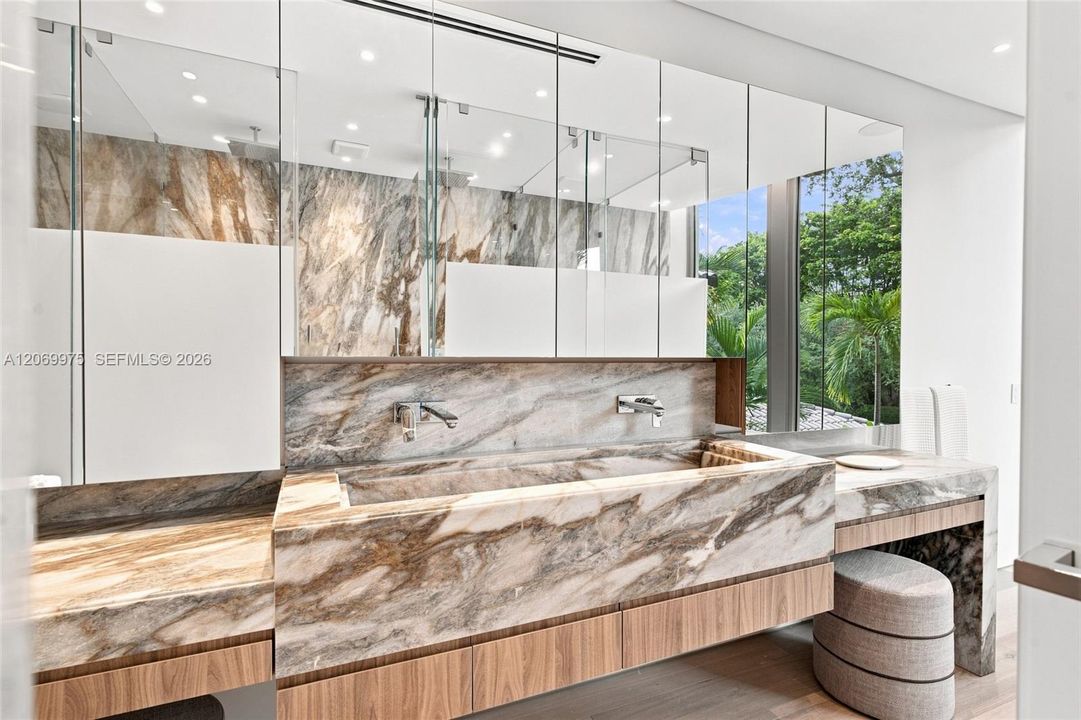 For Sale: $9,995,000 (8 beds, 8 baths, 6194 Square Feet)