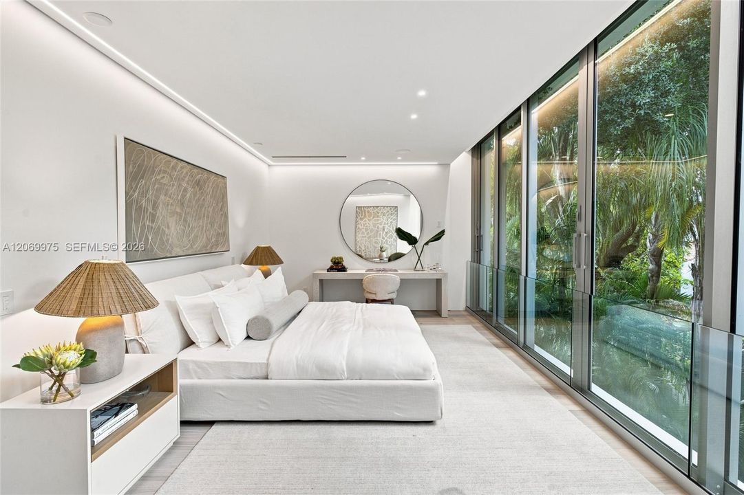 For Sale: $9,995,000 (8 beds, 8 baths, 6194 Square Feet)