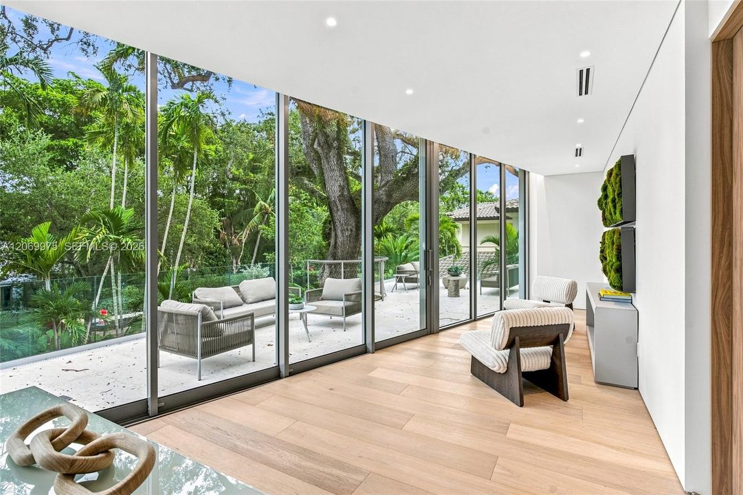 For Sale: $9,995,000 (8 beds, 8 baths, 6194 Square Feet)