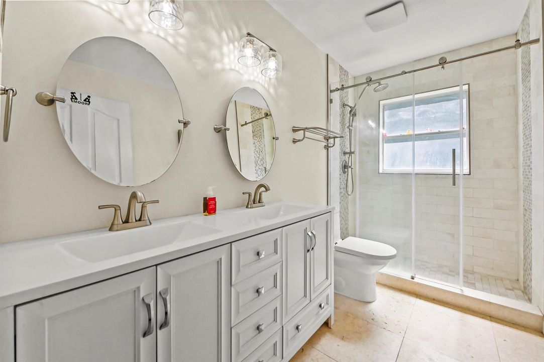 24 Bathroom 01
