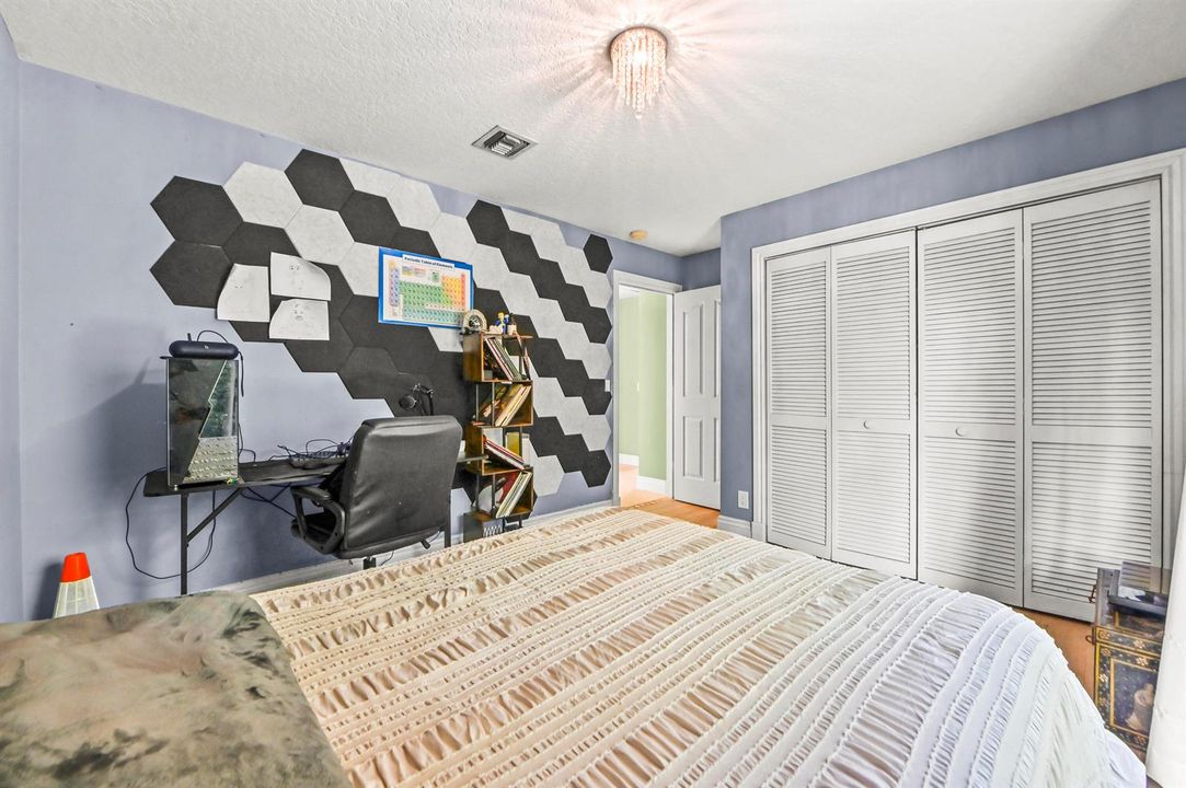 23 Bedroom 02