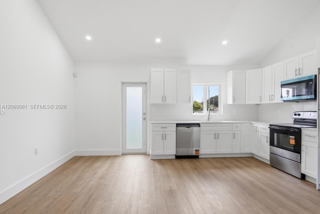 En Venta: $599,900 (4 camas, 3 baños, 1366 Pies cuadrados)