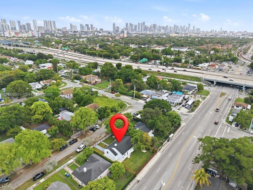 En Venta: $599,900 (4 camas, 3 baños, 1366 Pies cuadrados)