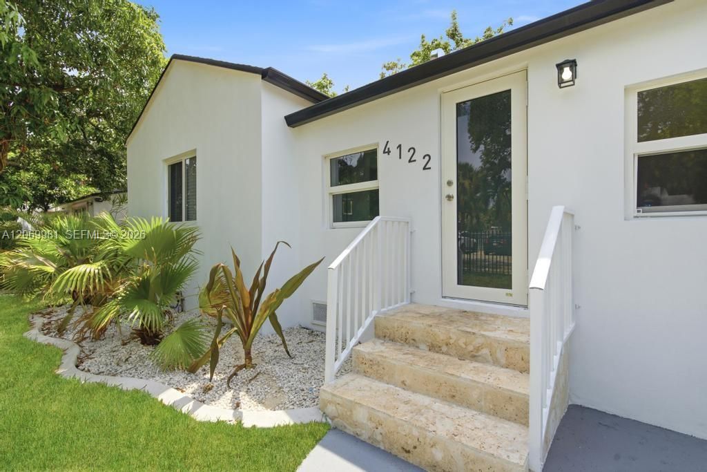 En Venta: $599,900 (4 camas, 3 baños, 1366 Pies cuadrados)