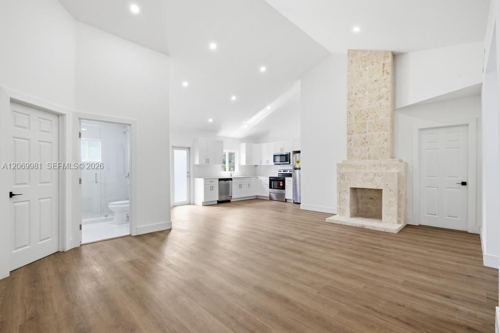 En Venta: $599,900 (4 camas, 3 baños, 1366 Pies cuadrados)