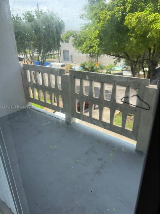 For Rent: $1,700 (1 beds, 1 baths, 840 Square Feet)
