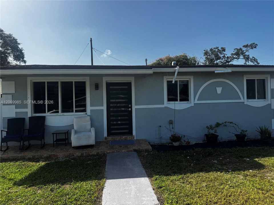For Sale: $390,000 (2 beds, 1 baths, 875 Square Feet)