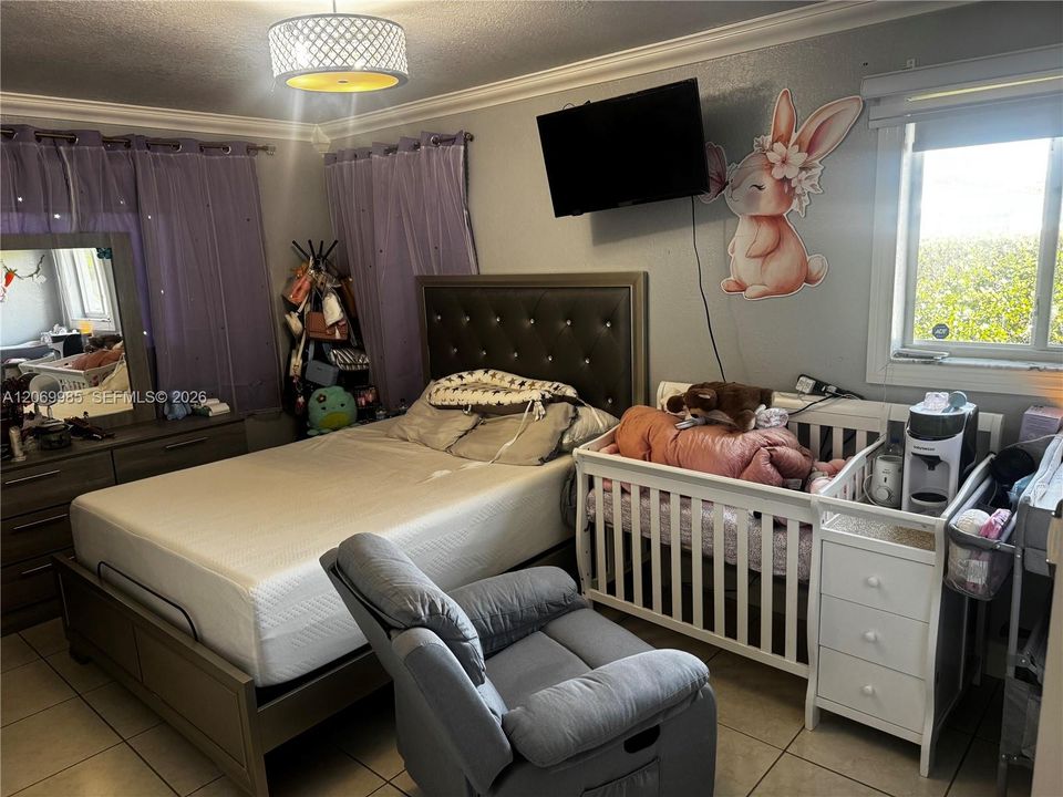 For Sale: $390,000 (2 beds, 1 baths, 875 Square Feet)