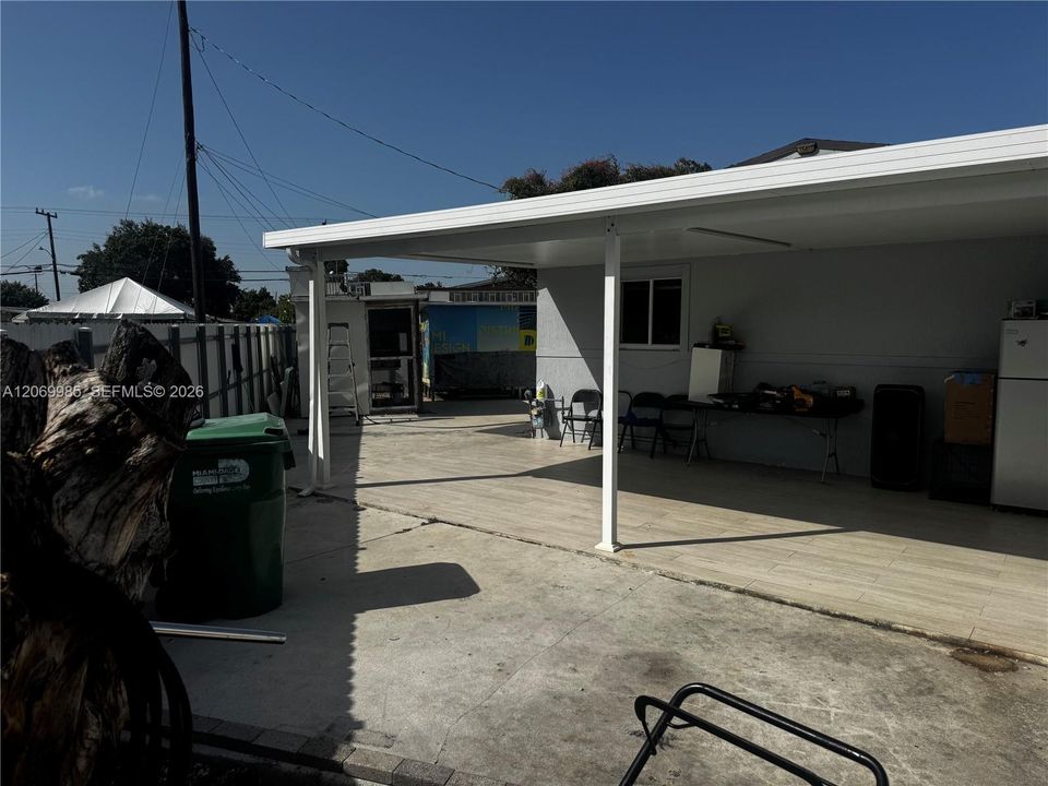 For Sale: $390,000 (2 beds, 1 baths, 875 Square Feet)