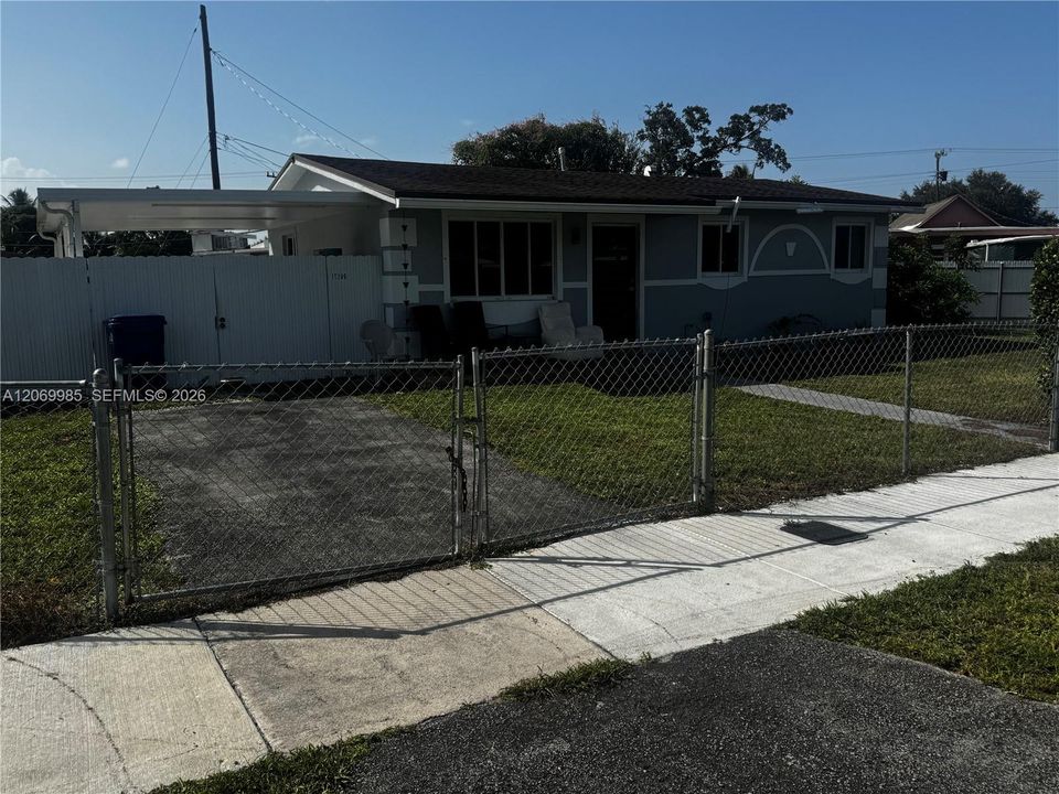For Sale: $390,000 (2 beds, 1 baths, 875 Square Feet)