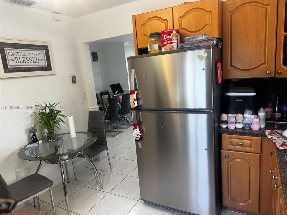 For Sale: $390,000 (2 beds, 1 baths, 875 Square Feet)