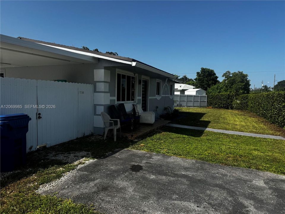 For Sale: $390,000 (2 beds, 1 baths, 875 Square Feet)