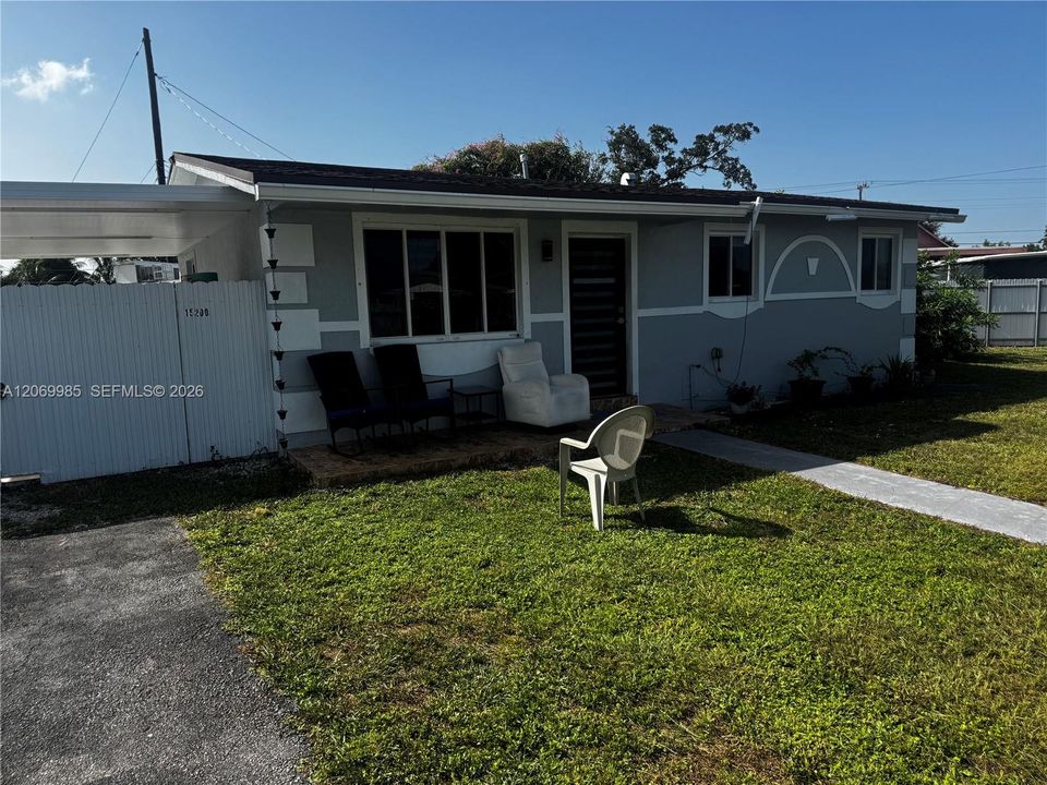 For Sale: $390,000 (2 beds, 1 baths, 875 Square Feet)