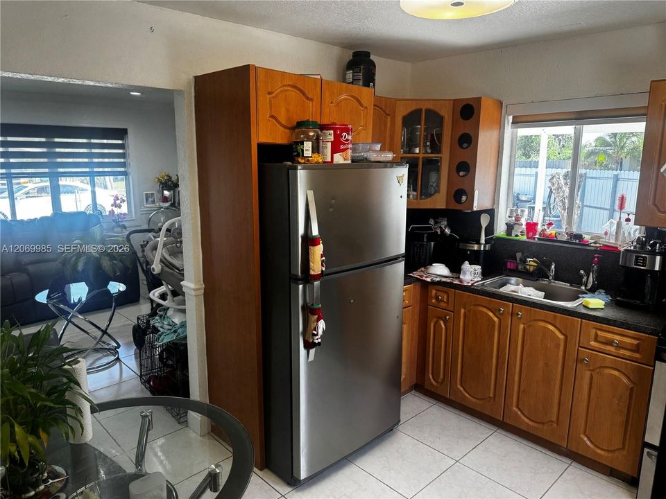 For Sale: $390,000 (2 beds, 1 baths, 875 Square Feet)