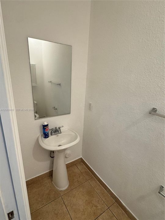For Rent: $2,650 (2 beds, 2 baths, 1123 Square Feet)