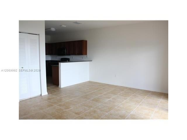 For Rent: $2,650 (2 beds, 2 baths, 1123 Square Feet)