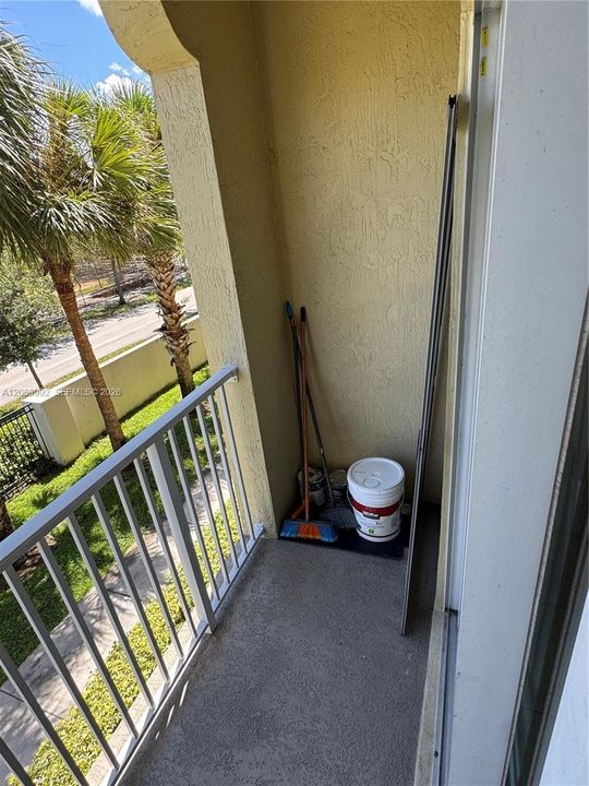 For Rent: $2,650 (2 beds, 2 baths, 1123 Square Feet)