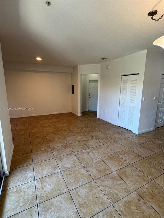 For Rent: $2,650 (2 beds, 2 baths, 1123 Square Feet)