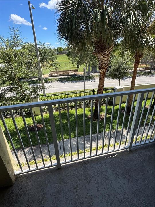 For Rent: $2,650 (2 beds, 2 baths, 1123 Square Feet)