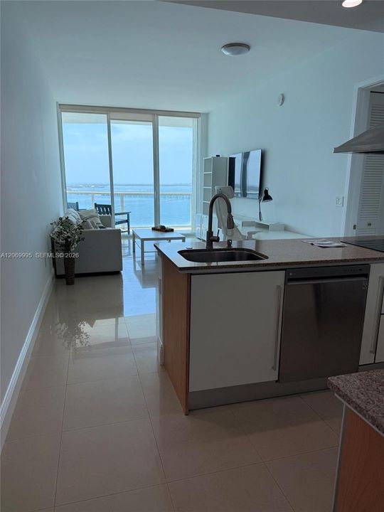 В аренду: $3,850 (1 спален, 1 ванн, 811 Квадратных фут)