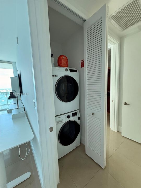 В аренду: $3,850 (1 спален, 1 ванн, 811 Квадратных фут)