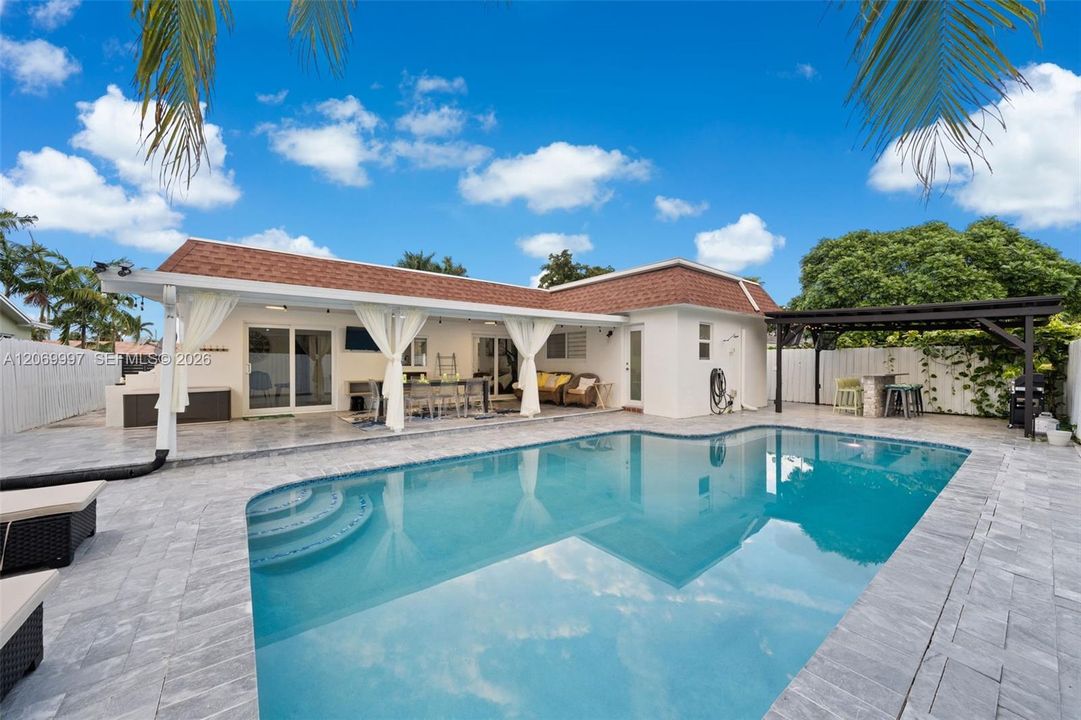 For Rent: $6,450 (3 beds, 2 baths, 1481 Square Feet)