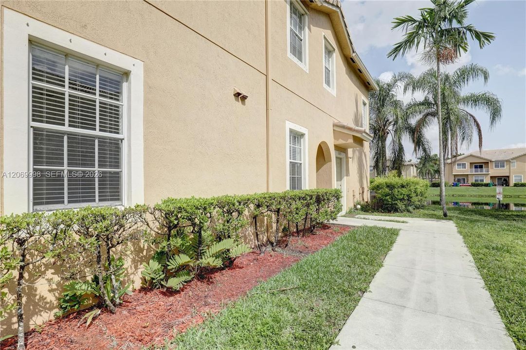 For Sale: $389,000 (3 beds, 2 baths, 1210 Square Feet)