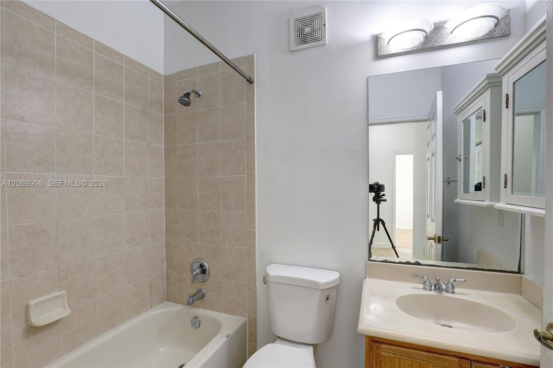 For Sale: $389,000 (3 beds, 2 baths, 1210 Square Feet)