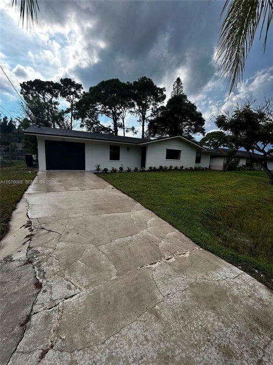For Sale: $299,900 (2 beds, 2 baths, 1116 Square Feet)