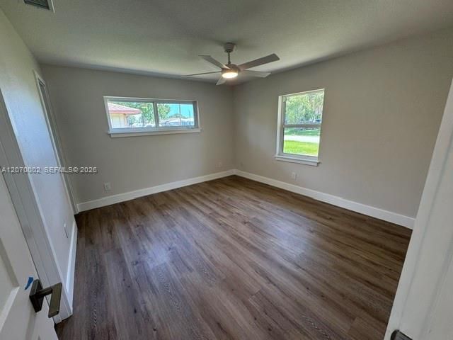 For Sale: $299,900 (2 beds, 2 baths, 1116 Square Feet)