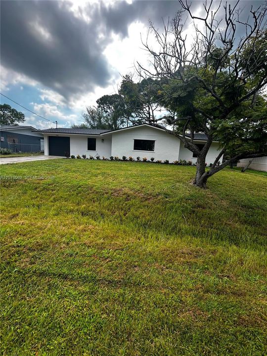 For Sale: $299,900 (2 beds, 2 baths, 1116 Square Feet)