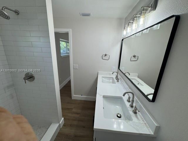 For Sale: $299,900 (2 beds, 2 baths, 1116 Square Feet)