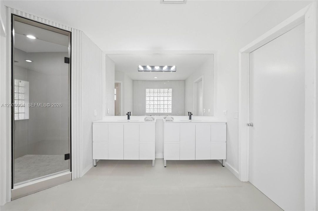 En Venta: $2,500,000 (4 camas, 4 baños, 4227 Pies cuadrados)