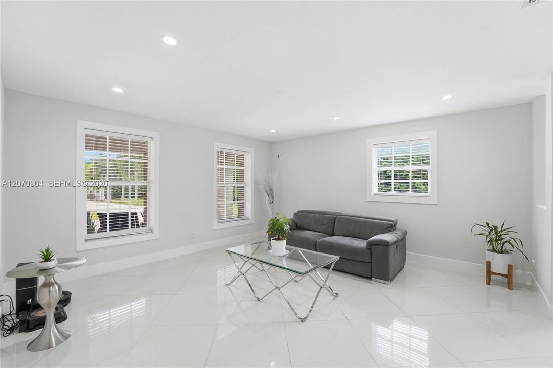 En Venta: $2,500,000 (4 camas, 4 baños, 4227 Pies cuadrados)